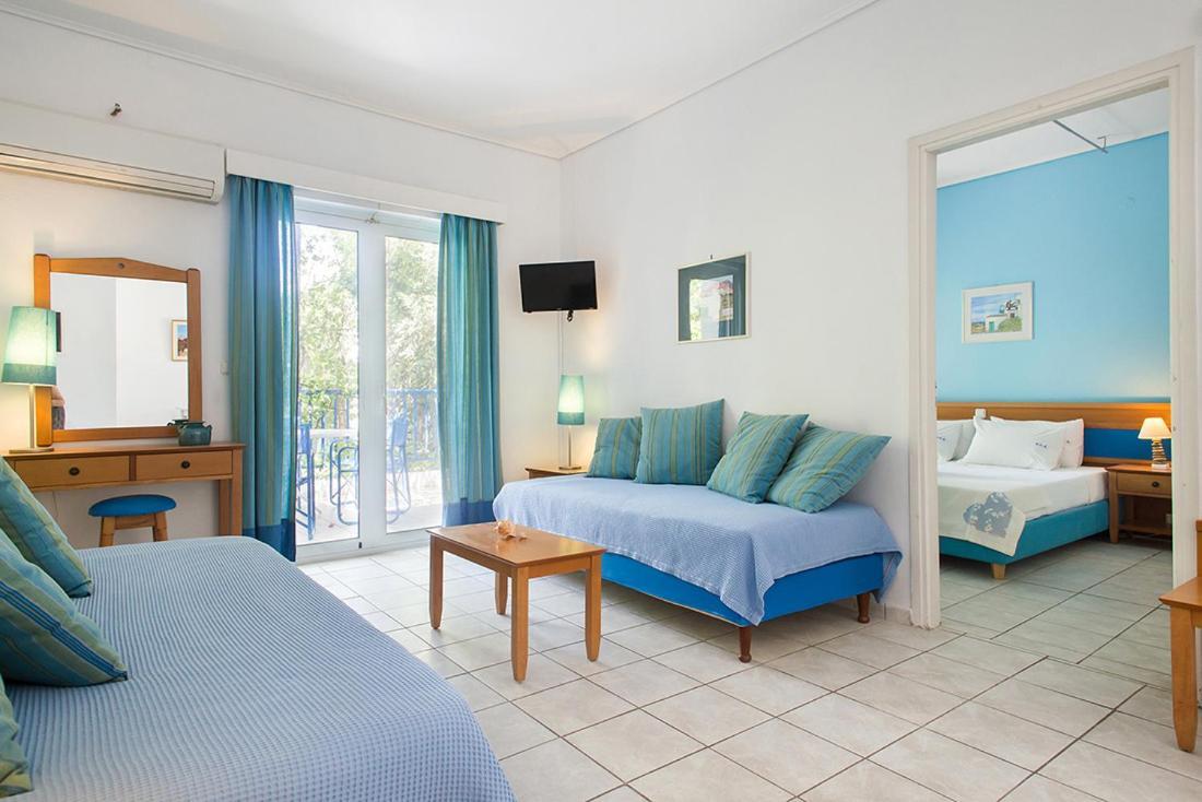 Daphne'S Club Hotel Apartments Xylokastro Bagian luar foto